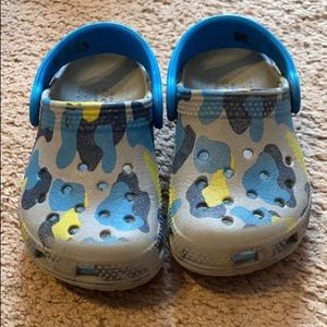 Neon Green/Blue Camouflage Crocs Toddlers Size 7